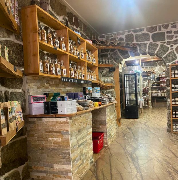 A Piazzetta Magasin à Propriano